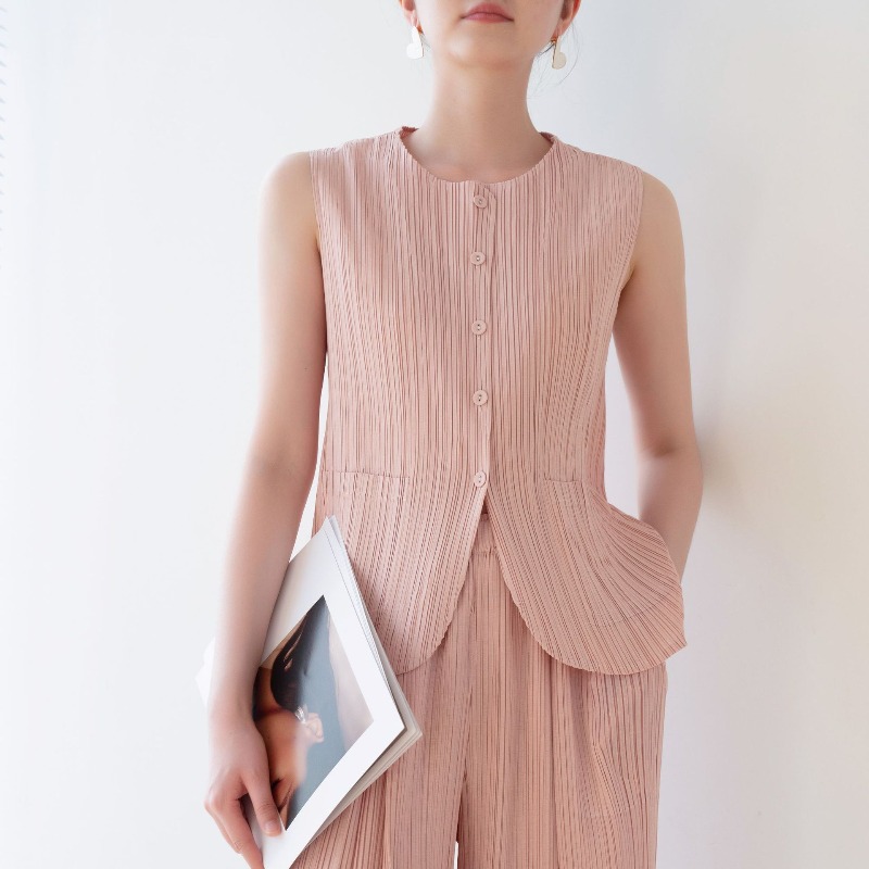 Miyake Pleated T-shirt 2026 Sp - Yours Clothing Summer Jackets のレビューと価格
