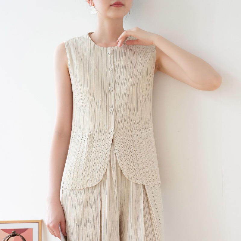 Miyake Pleated T-shirt 2026 Sp - Yours Clothing Summer Jackets のレビューと価格